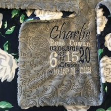 Load image into Gallery viewer, White Roses Blanket